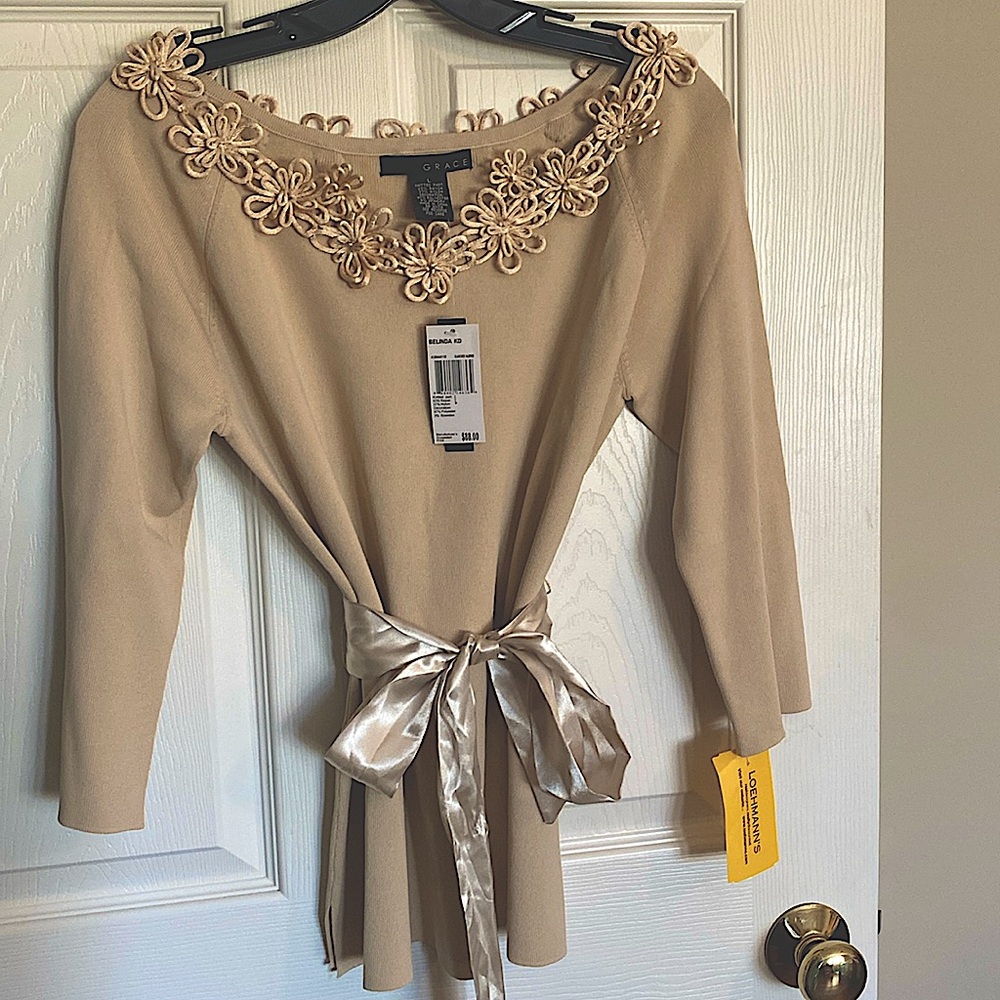 Women’s beige/cream top